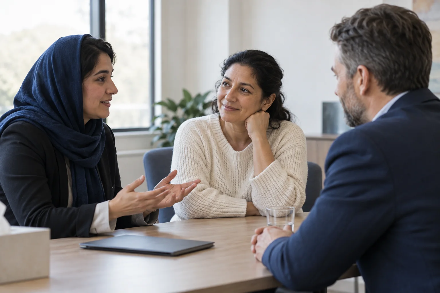 Illustrative scene of an interpreter helping a client during a meeting